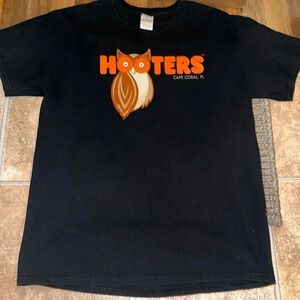 HOOTER’S Cape Coral, FL Black Short Sleeve t-shirt SIZE LARGE